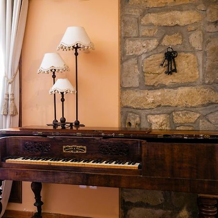 Apartamentos Vino Tinto Y Restaurante Tomate Rosa Adahuesca Zewnętrze zdjęcie