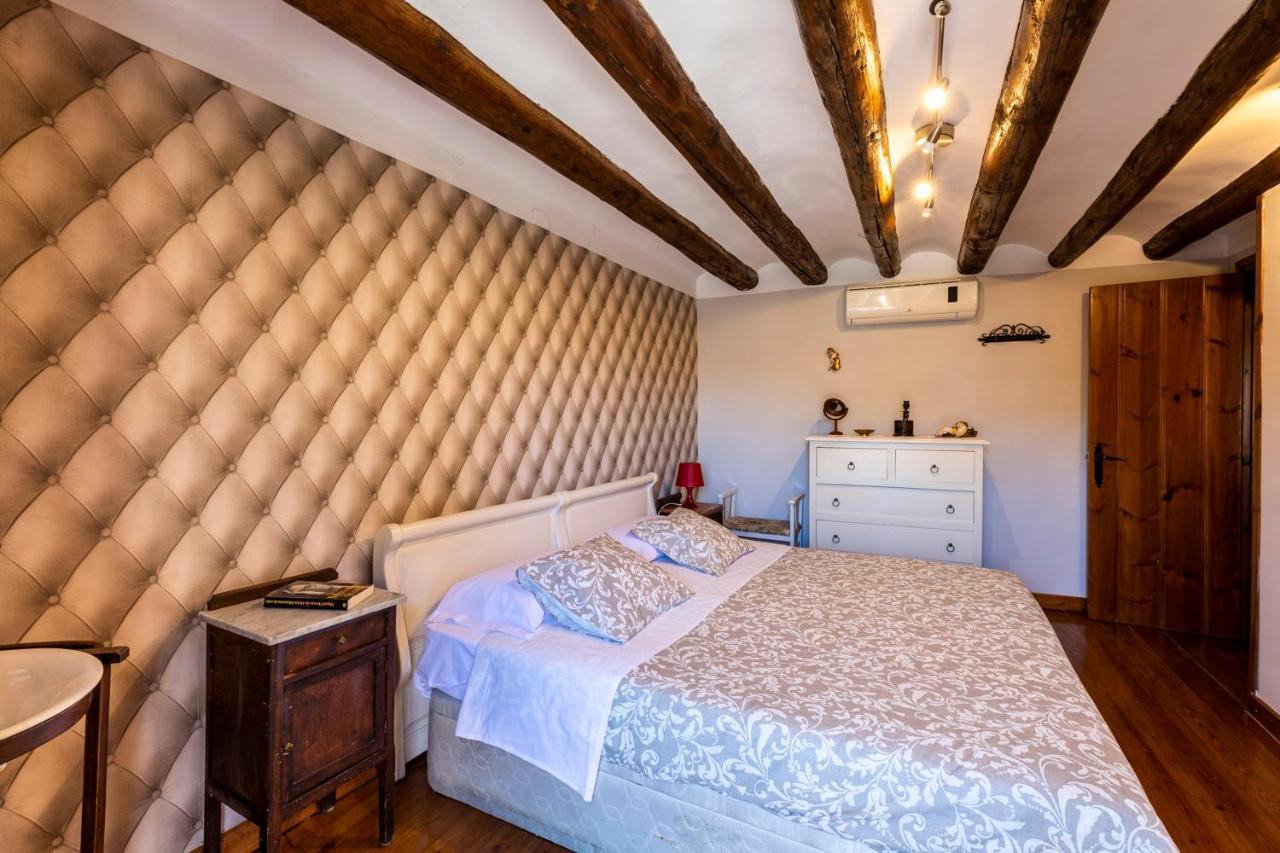 Apartamentos Vino Tinto Y Restaurante Tomate Rosa Adahuesca Zewnętrze zdjęcie