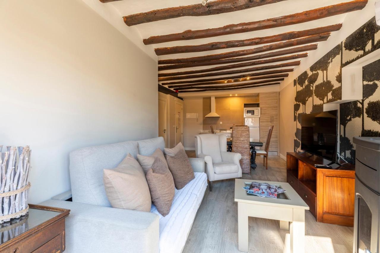 Apartamentos Vino Tinto Y Restaurante Tomate Rosa Adahuesca Zewnętrze zdjęcie