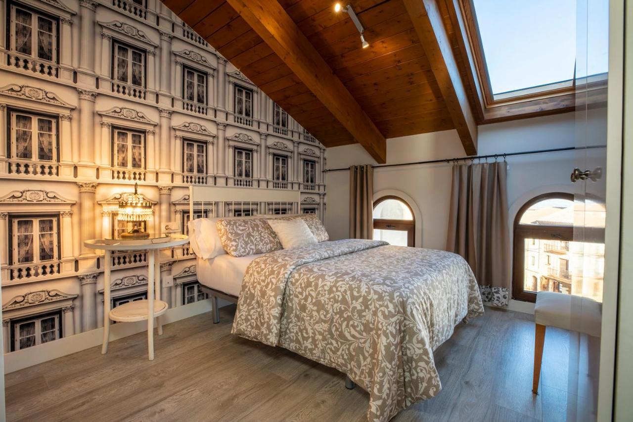 Apartamentos Vino Tinto Y Restaurante Tomate Rosa Adahuesca Zewnętrze zdjęcie