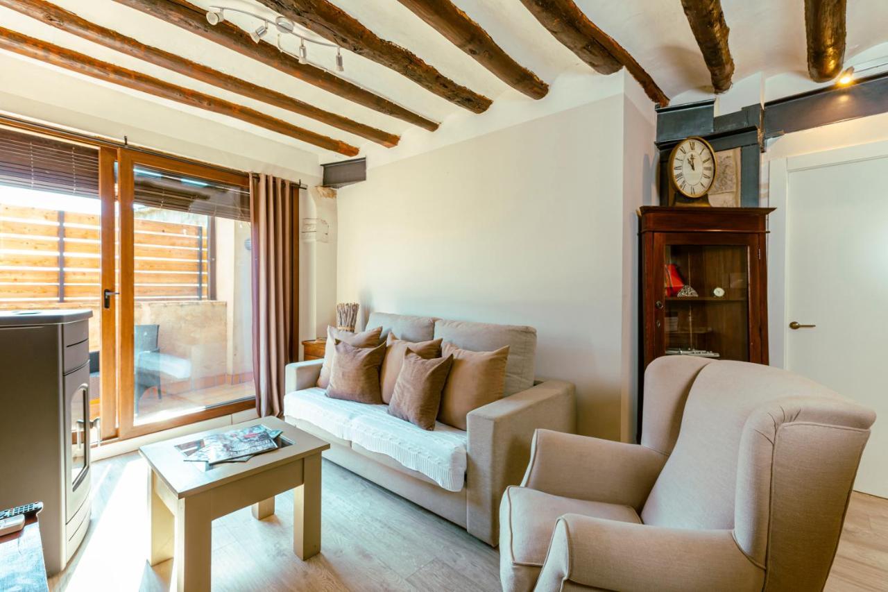 Apartamentos Vino Tinto Y Restaurante Tomate Rosa Adahuesca Zewnętrze zdjęcie