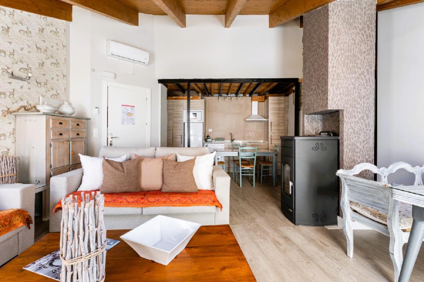 Apartamentos Vino Tinto Y Restaurante Tomate Rosa Adahuesca Zewnętrze zdjęcie