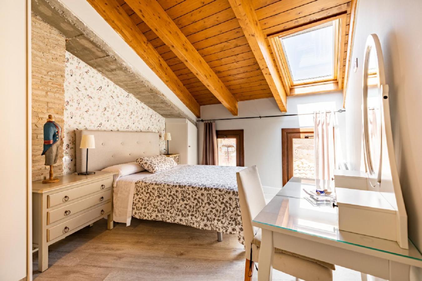Apartamentos Vino Tinto Y Restaurante Tomate Rosa Adahuesca Zewnętrze zdjęcie