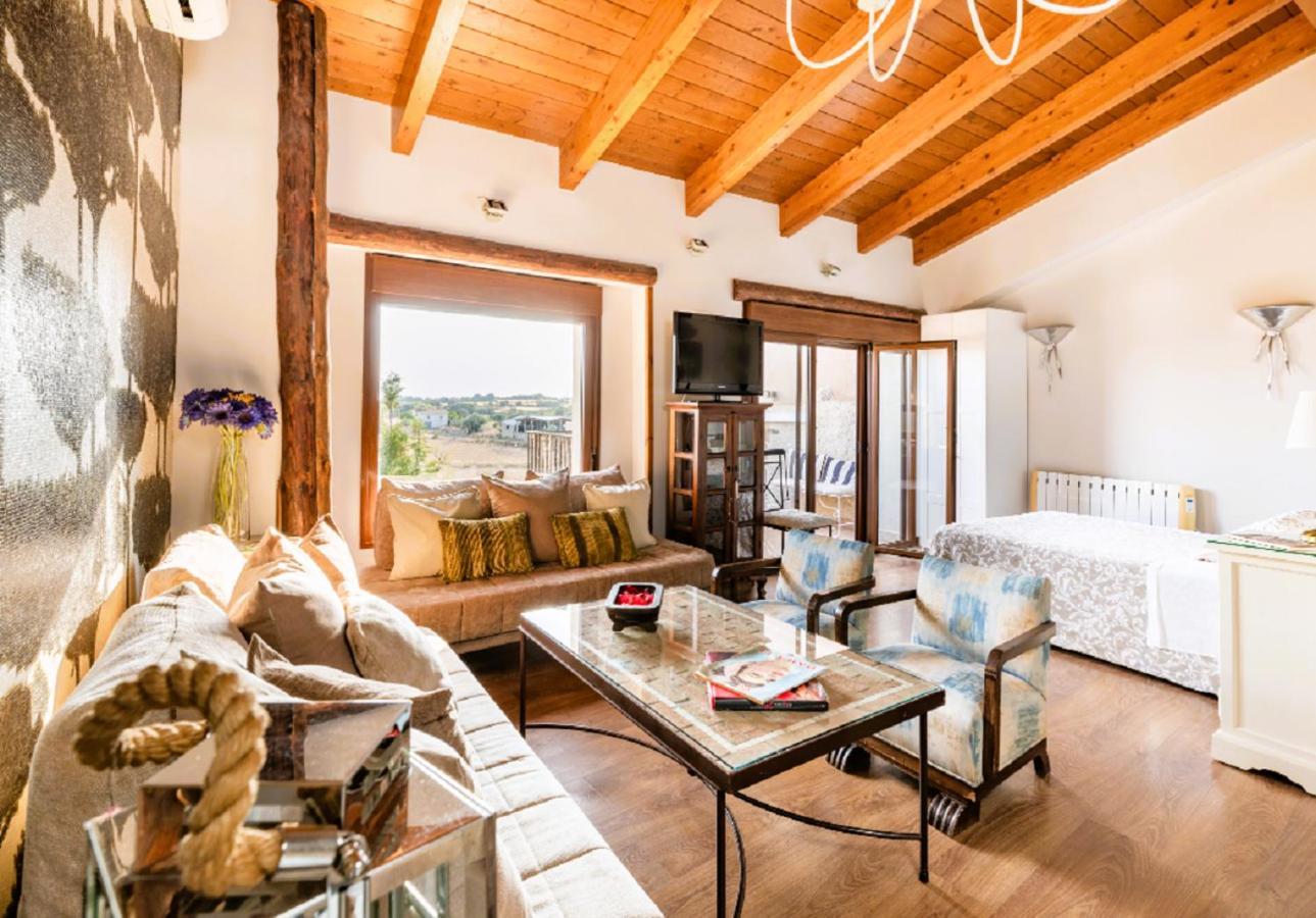 Apartamentos Vino Tinto Y Restaurante Tomate Rosa Adahuesca Zewnętrze zdjęcie