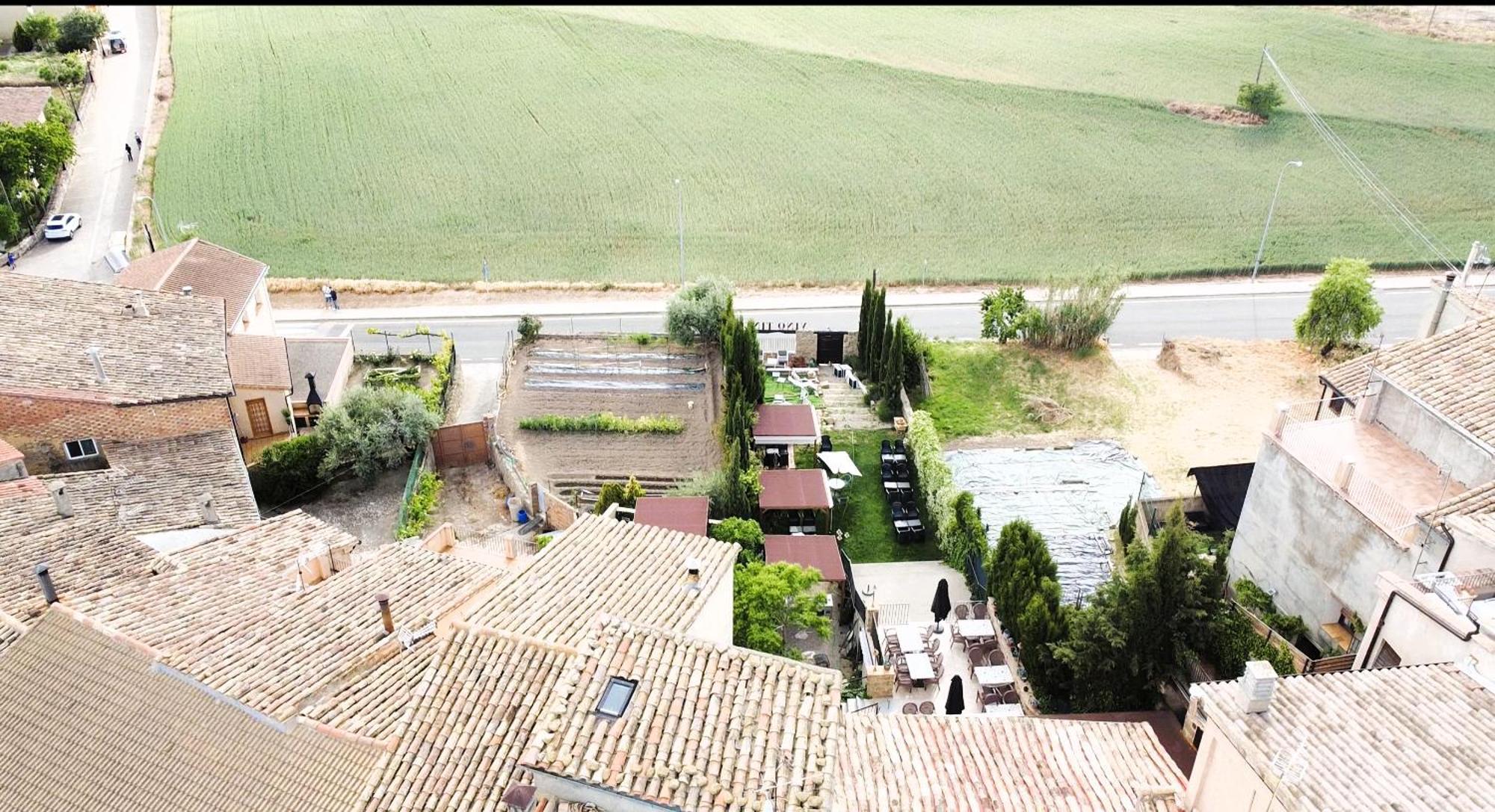 Apartamentos Vino Tinto Y Restaurante Tomate Rosa Adahuesca Zewnętrze zdjęcie